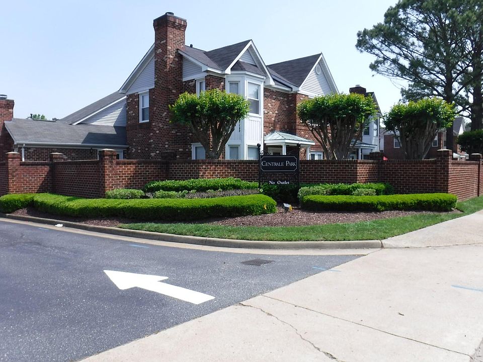 1st image of 28 Williamsburg Dr