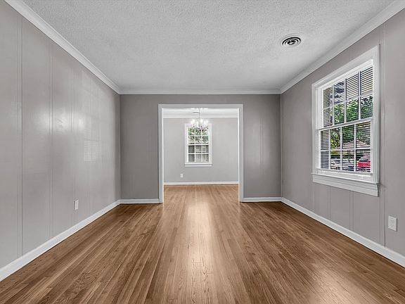 5th image of 1018 Goodman St