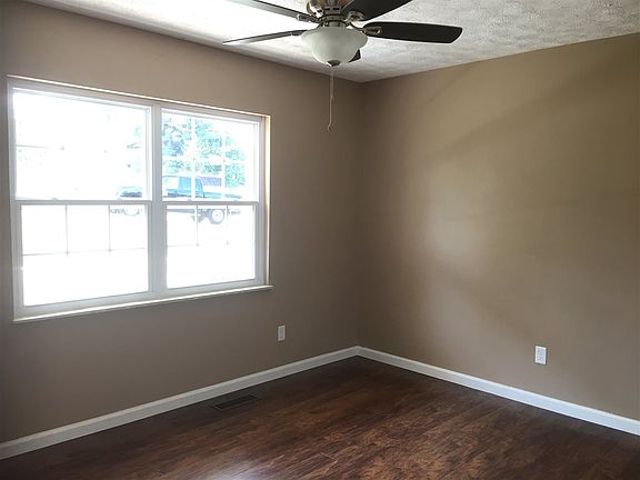 5th image of 4391 Danbury Dr