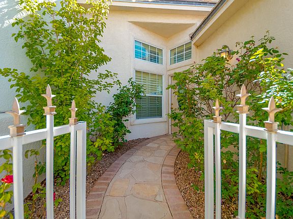 3rd image of 212 Hidden Crest Cir