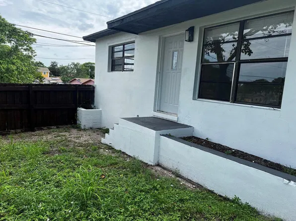 1197 W 35th St, Riviera Beach, FL 33404
