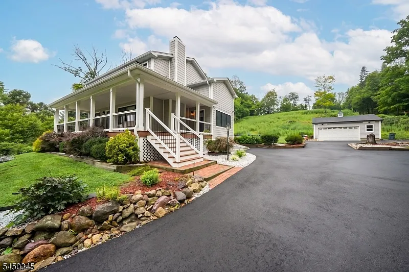 3 bed, 2.5 bath, $5,000 — Photo 4