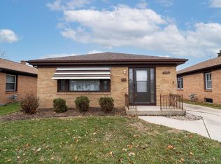 2621 Gilson St, Racine, WI 53403