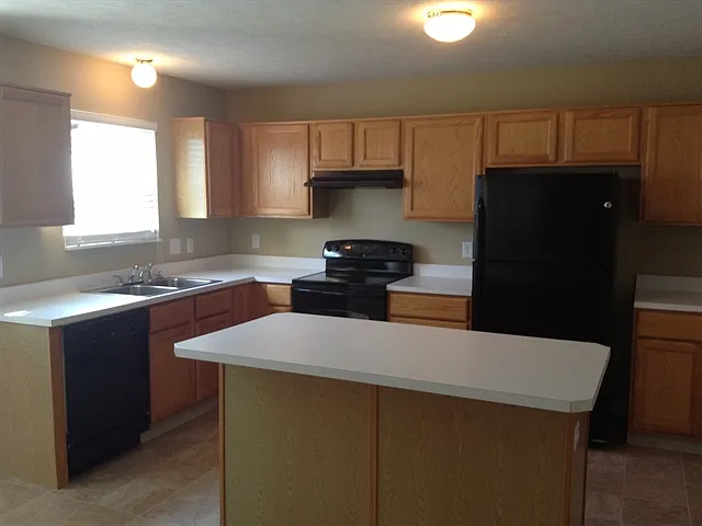 10827 Tanbark Dr — Photo 3
