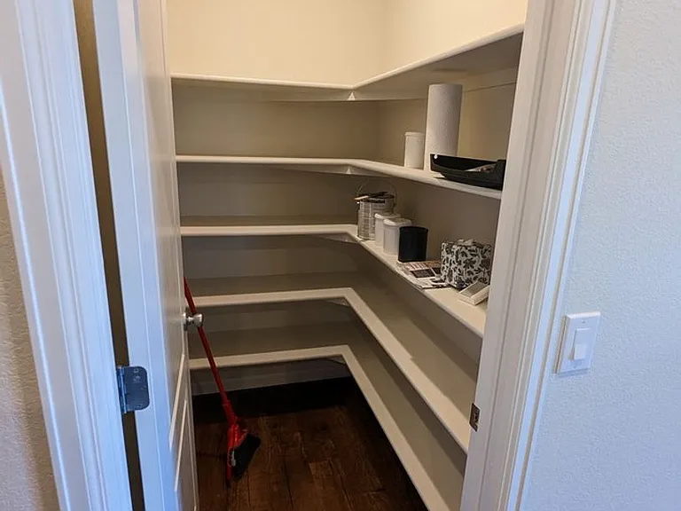 540 Colins Ct — Photo 9