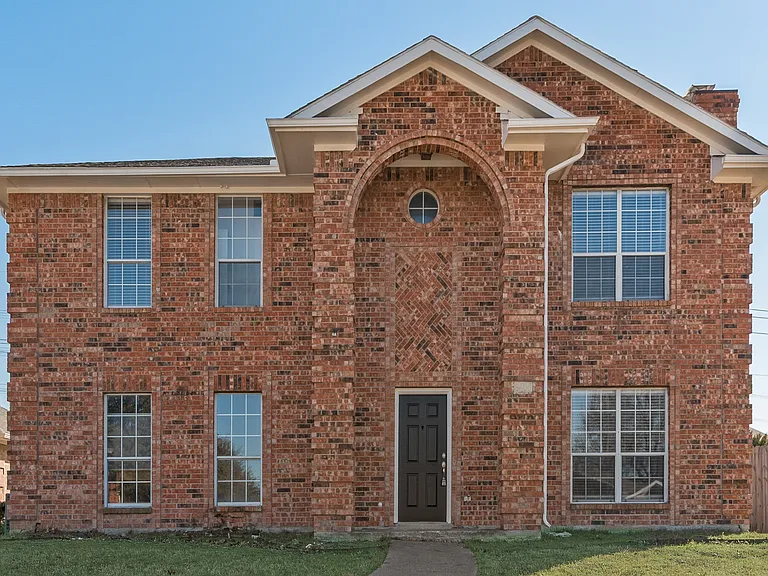 9406 Chimneywood Dr — Photo 2