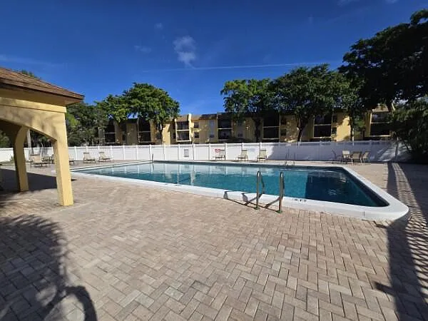 2 bed, 2.0 bath, 936 sqft, $2,350 — Photo 4
