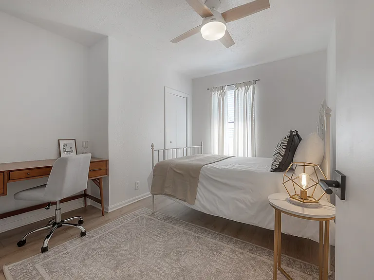 317 W Curtis St — Photo 38