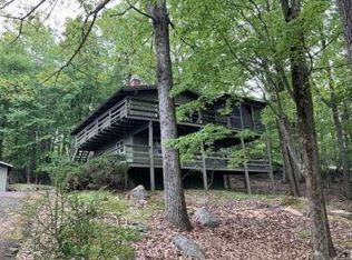 258 Tanglwood Dr, Greentown, PA 18426