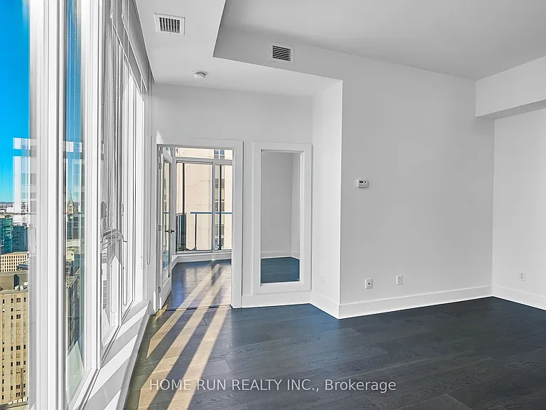 40 Nepean St #2703 — Photo 13