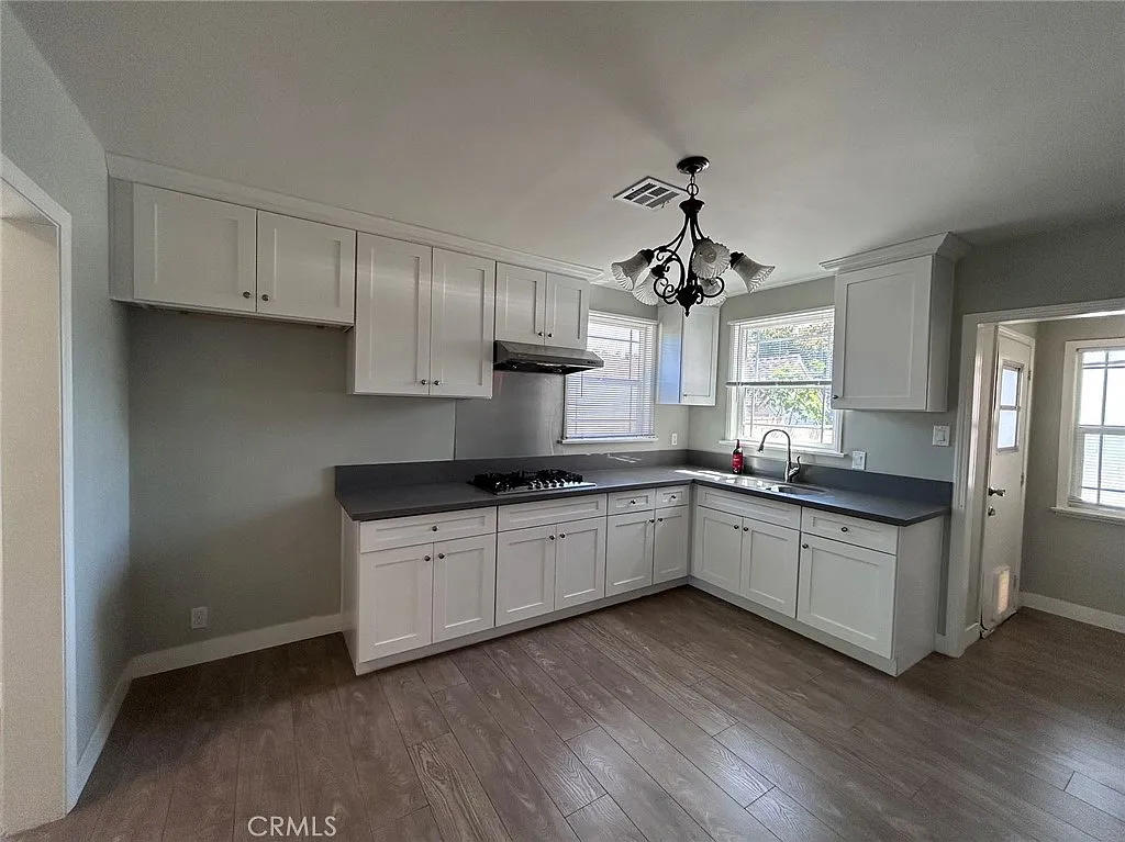 3 bed, 1270 sqft, $3,400 — Photo 2