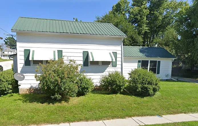 3 bed, 1200 sqft, $1,600 — Photo 2