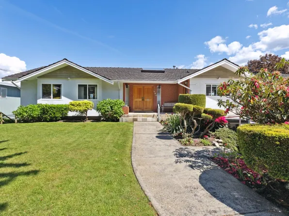 474 Fairway Dr, North Vancouver, BC V7G 1L5