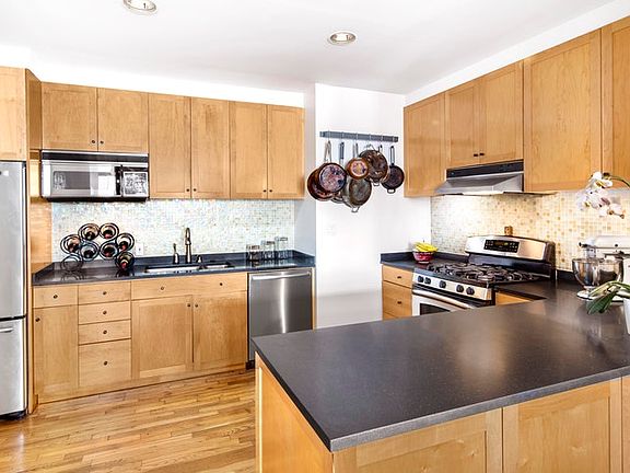 3rd image of 126 W 22nd St APT 6N