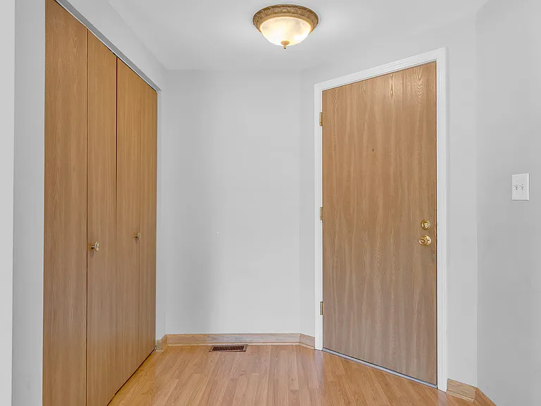 1214 Ballantrae Pl #E — Photo 8