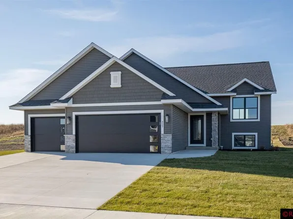 327 Falcon Run, Eagle Lake, MN 56024
