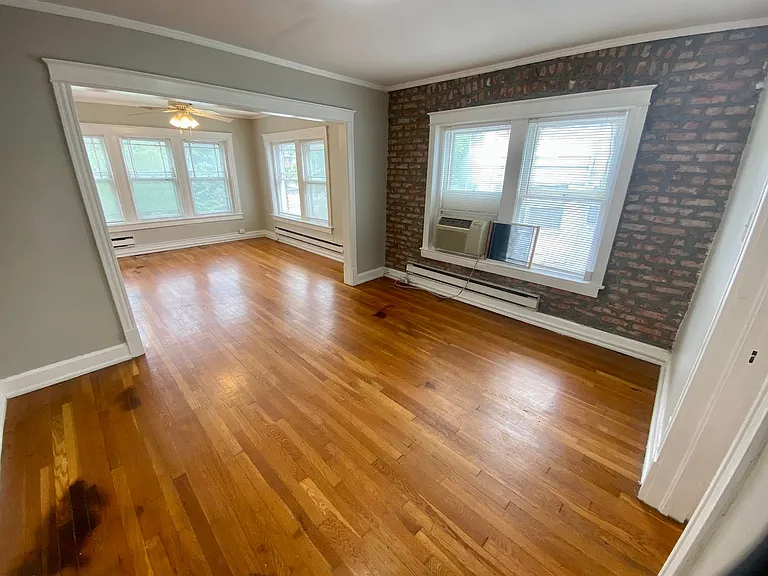 Valentine Place Apartments — Photo 27