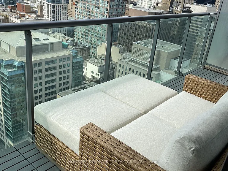 33 Lombard St #3407 — Photo 16
