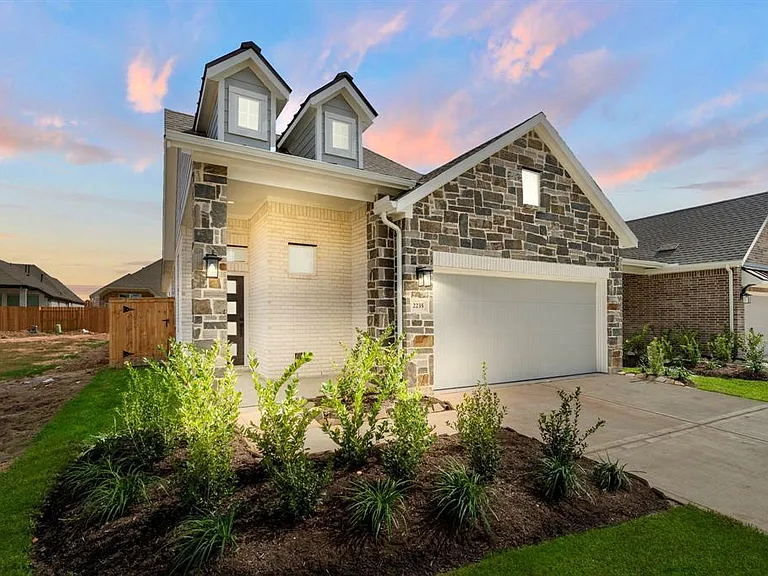 2235 Garden Arbor Ln — Photo 1