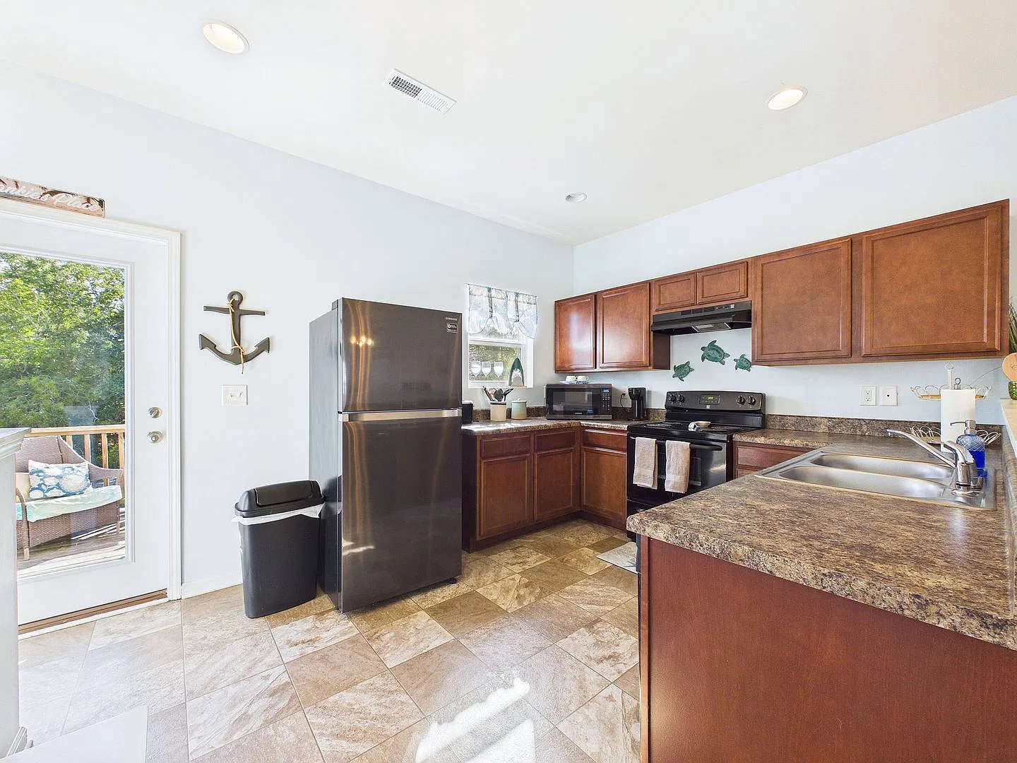 $250 Off First Month, Gorgeous 3-Story Townhouse at Carolina Beach, Rent $2,750 - Available Now! — Photo 3