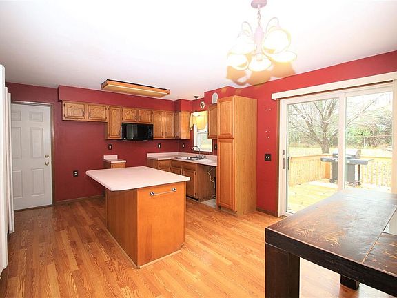 3rd image of 710 Skyline Dr