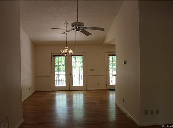 3rd image of 2752 Holly Hill Dr N