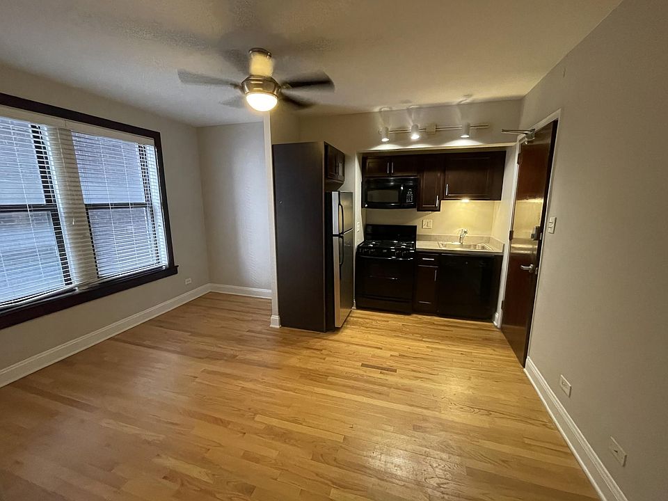 1st image of 424 W Belmont Ave #1204