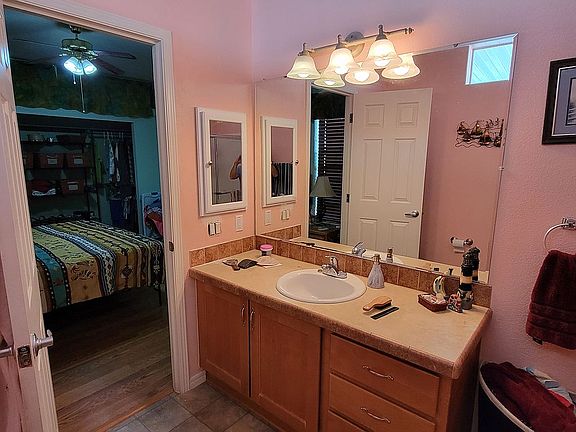 5th image of 13296 E 52nd St