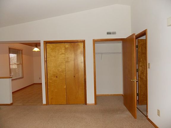 5th image of 952 E Hillside Dr