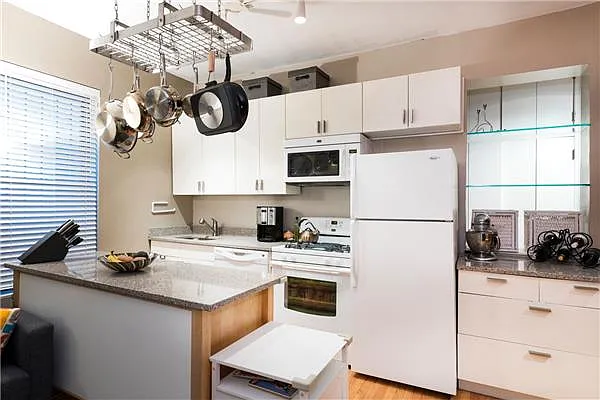 Sold by Temple Morrow LLC | media 9