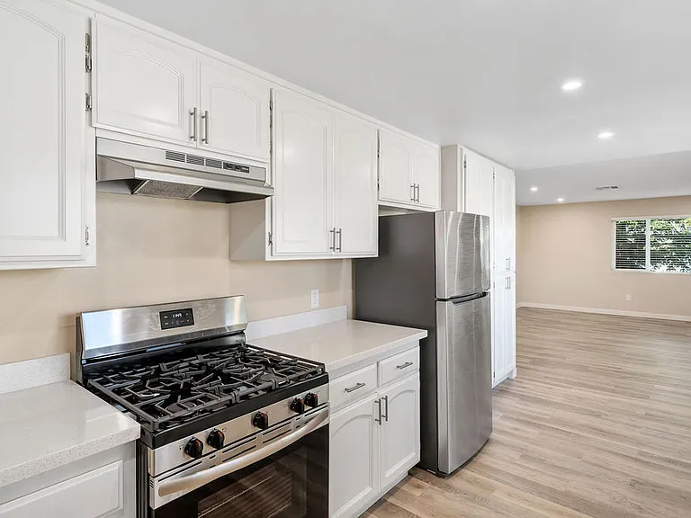 5220 Traffic Way #6 — Photo 17