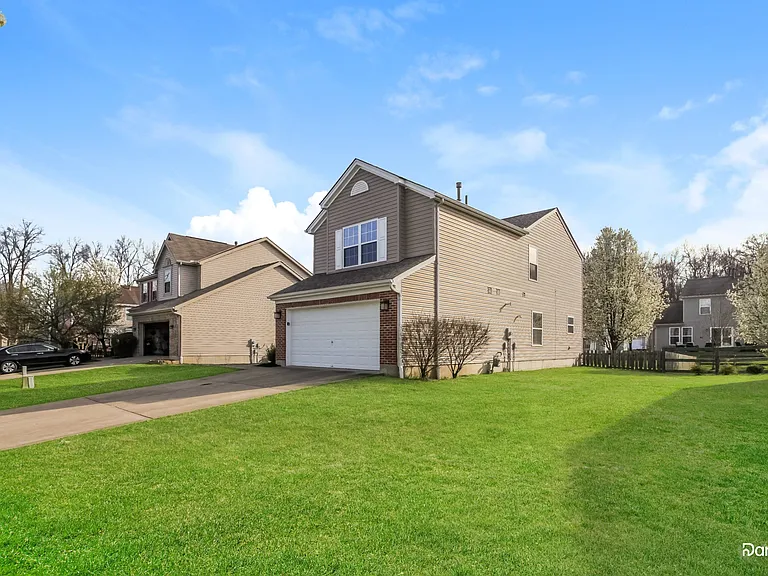 1704 Old Silo Dr — Photo 2
