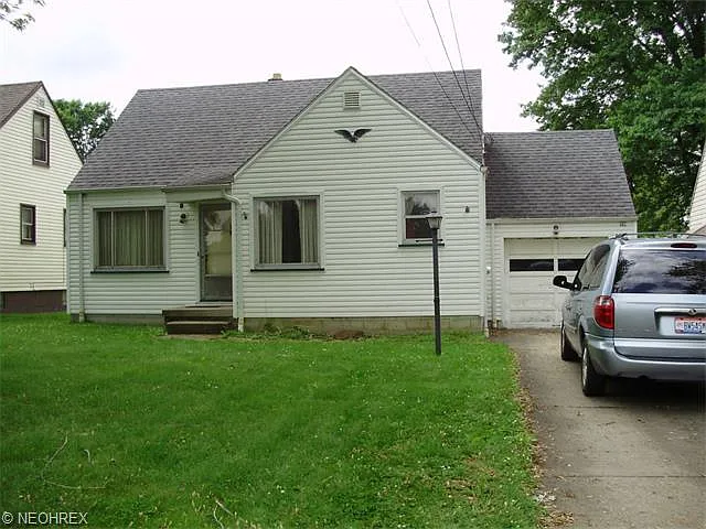 387 Poland Ave photo 1