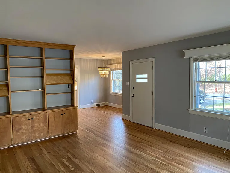 421 W Maynard Ave — Photo 4