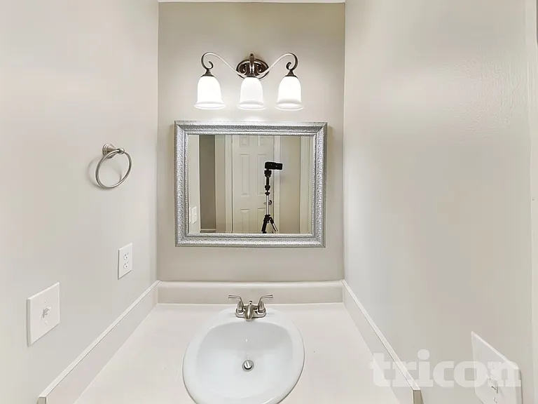 80 Vincent Ln — Photo 10