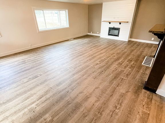 3rd image of 1611 Warren Ave