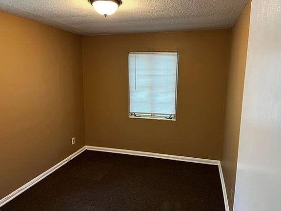 4th image of 2320 Diana Dr