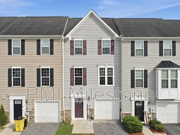 72 Norwood Dr, Falling Waters, WV 25419