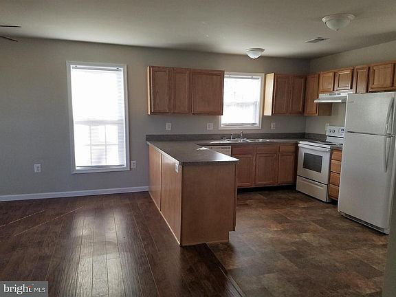 3rd image of 137 Aberdeen Dr