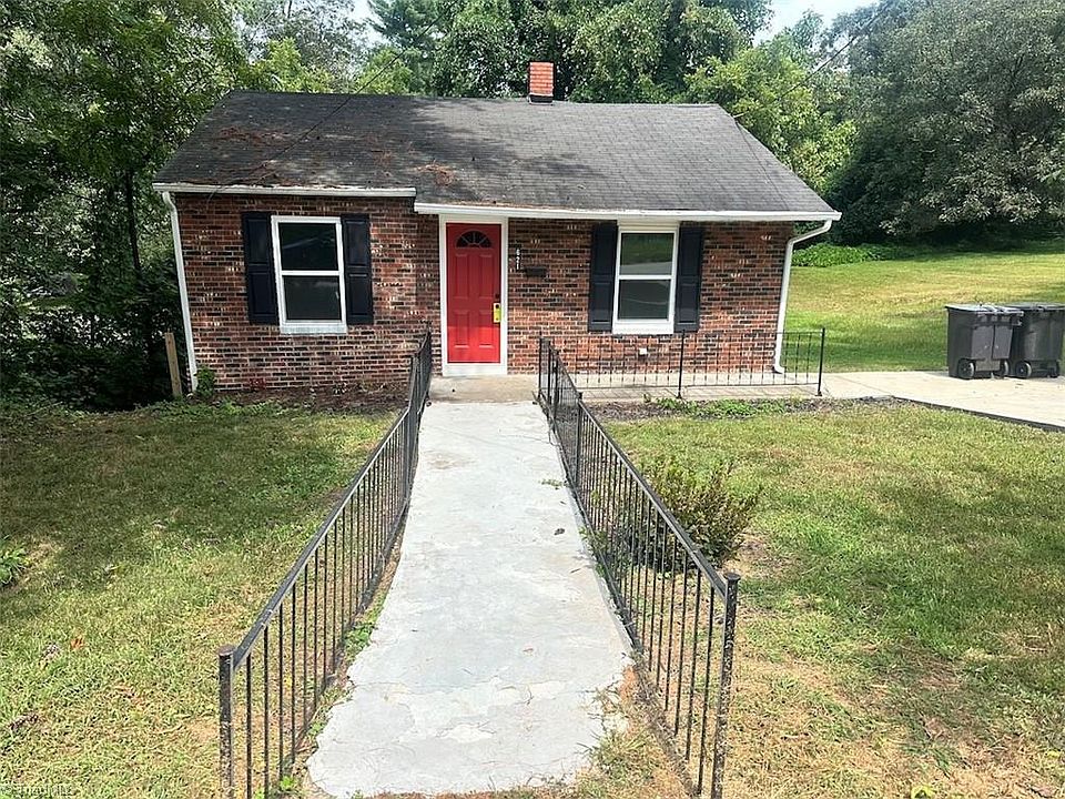 1st image of 621 E Sharpe St