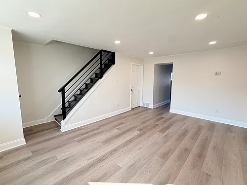 4637 Benson St Photo 1