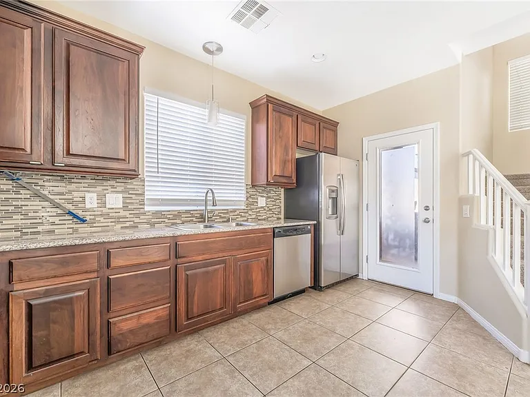 6446 Oak Savanna Ct — Photo 9