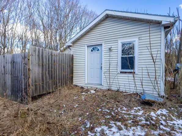 2630 W Temperance Rd, Temperance, MI 48182