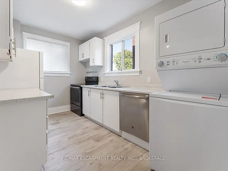 3 Carleton St S #MAIN — Photo 13