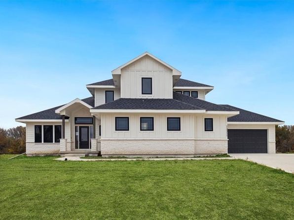 13311 Woodland Ranch Dr, Lees Summit, MO 64086