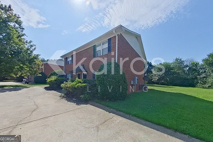 2 bed, 1.5 bath, 1334 sqft, $1,500 — Photo 3