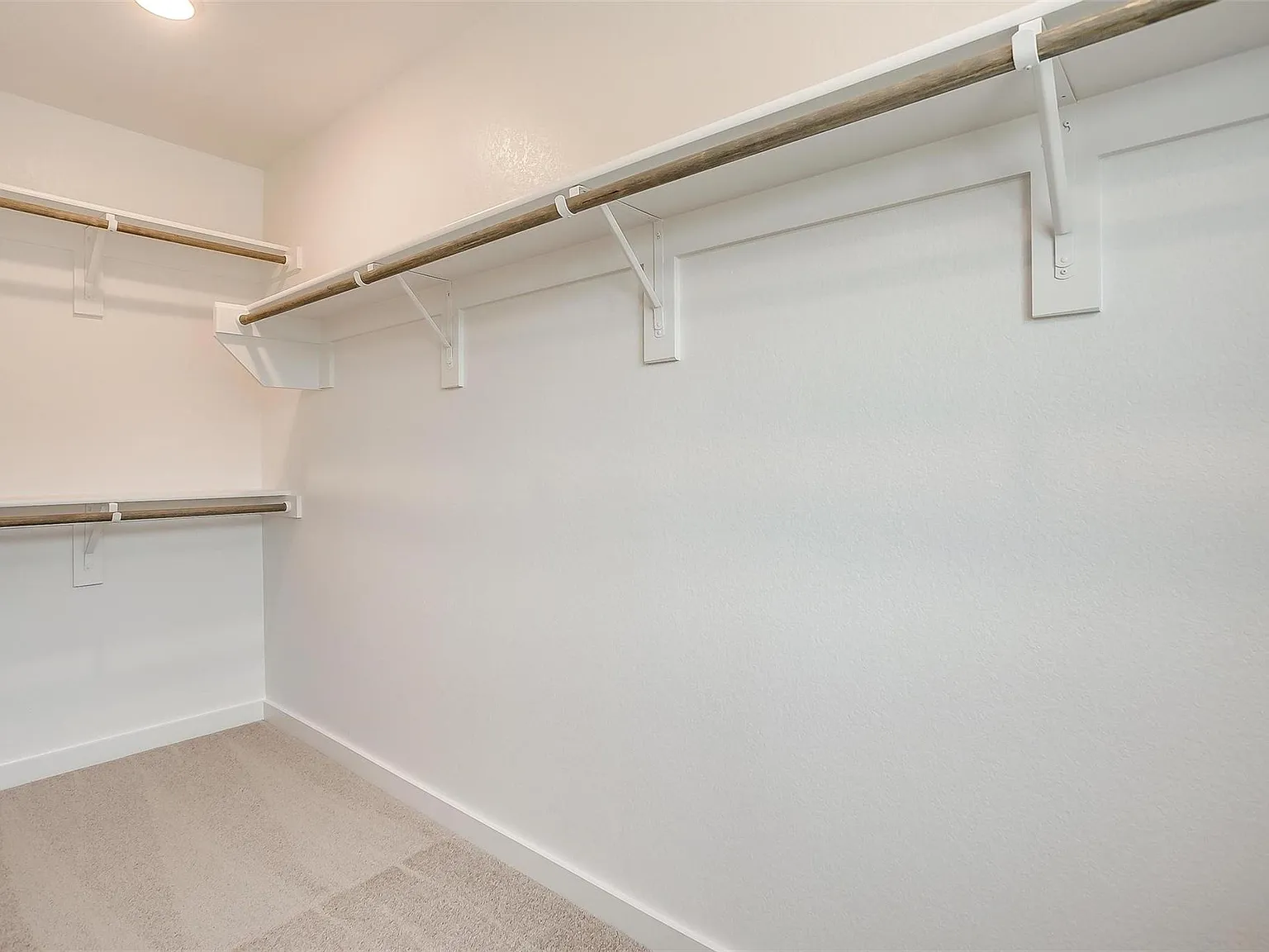 4 bed, 2.5 bath, 2200 sqft, $3,500 — Photo 4
