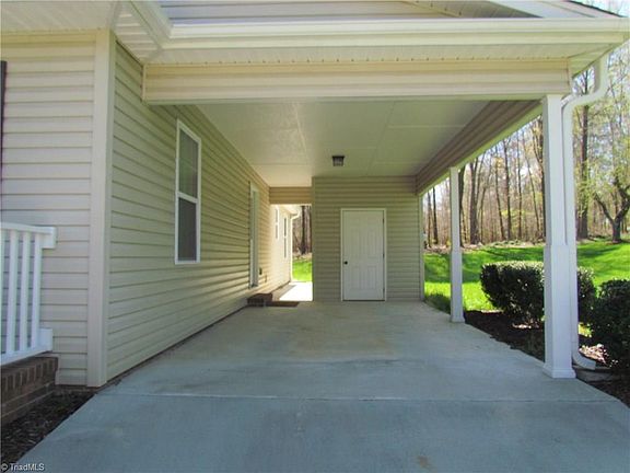 3rd image of 414 Northridge Dr