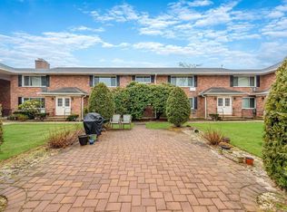 264 Edmunton Dr APT K6, North Babylon, NY 11703
