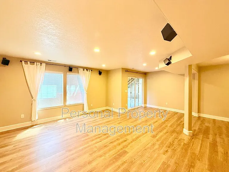 14317 NE 40th Cir — Photo 25